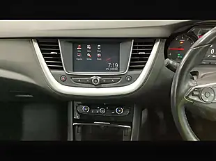 Used 2018 Vauxhall Grandland X Se T Green - Interior and Exterior details 13