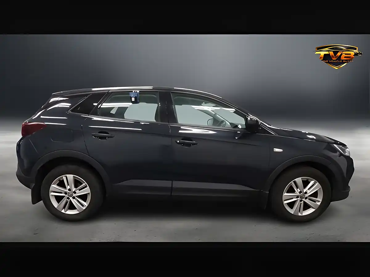 Used 2018 Vauxhall Grandland X Se T Green - Interior and Exterior details 6