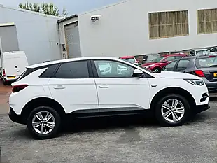 Used 2018 Vauxhall Grandland X Se White - Interior and Exterior details 12