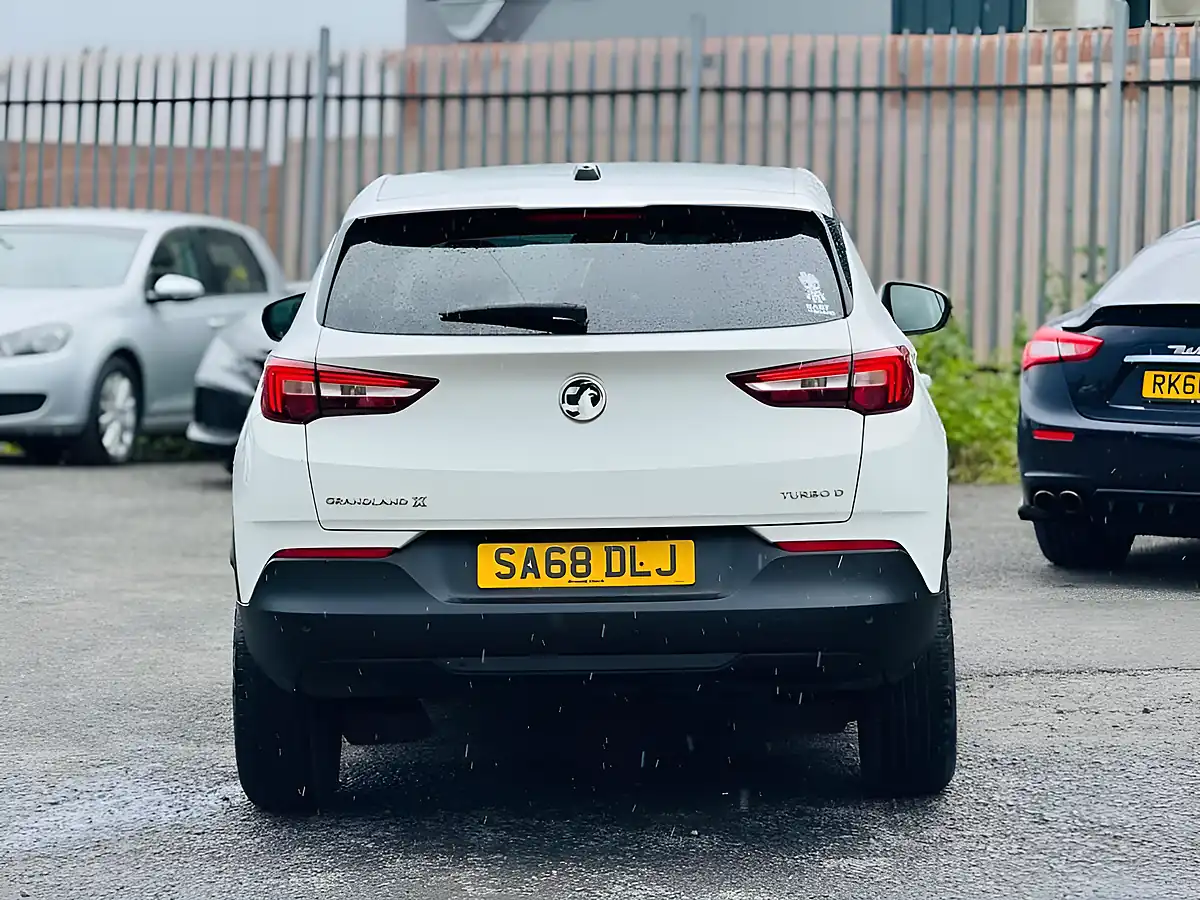 Used 2018 Vauxhall Grandland X Se White - Interior and Exterior details 13