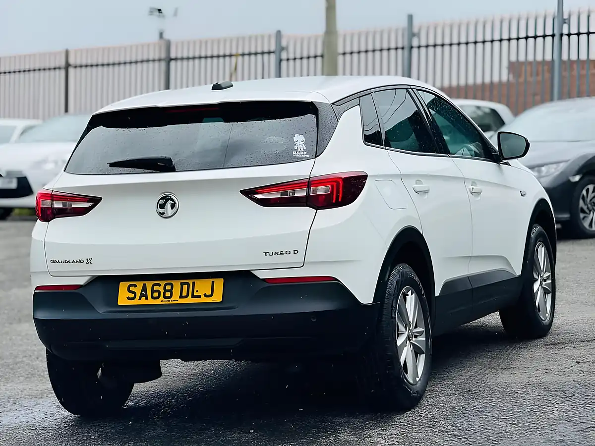 Used 2018 Vauxhall Grandland X Se White - Interior and Exterior details 14