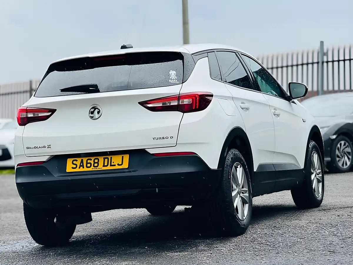 Used 2018 Vauxhall Grandland X Se White - Interior and Exterior details 15