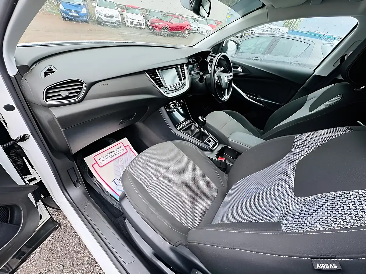 Used 2018 Vauxhall Grandland X Se White - Interior and Exterior details 16