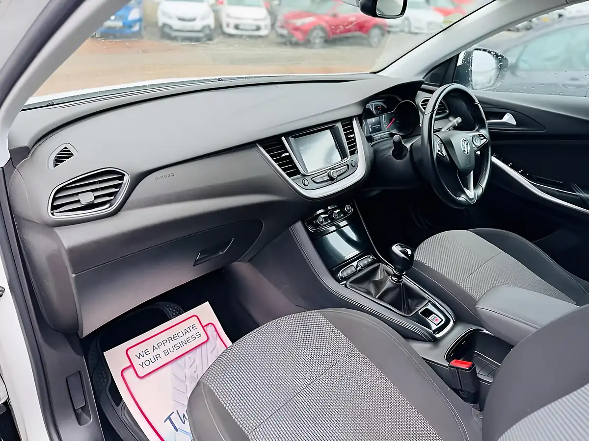 Used 2018 Vauxhall Grandland X Se White - Interior and Exterior details 18