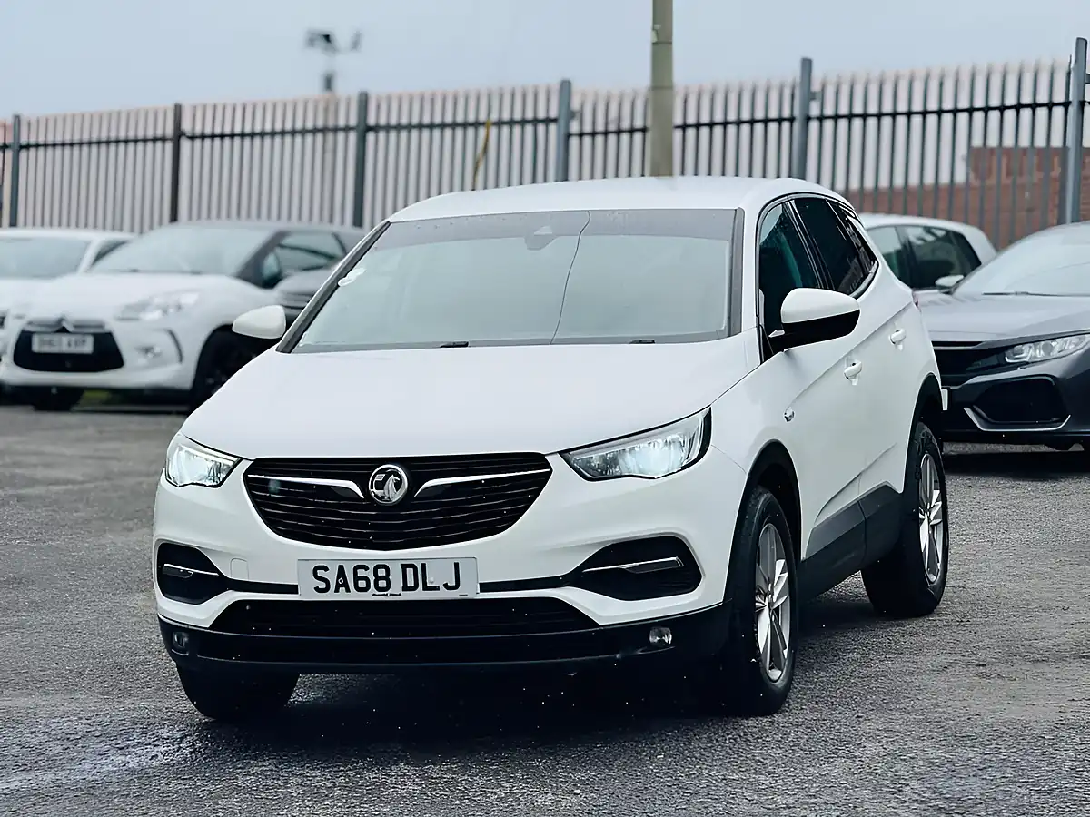 Used 2018 Vauxhall Grandland X Se White - Interior and Exterior details 2