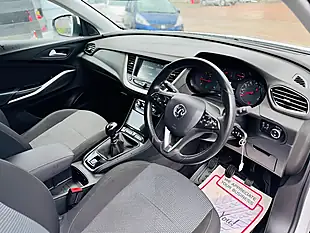 Used 2018 Vauxhall Grandland X Se White - Interior and Exterior details 3