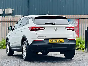 Used 2018 Vauxhall Grandland X Se White - Interior and Exterior details 4