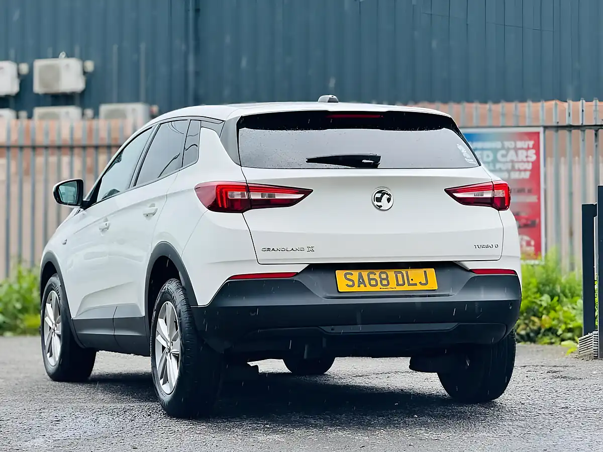 Used 2018 Vauxhall Grandland X Se White - Interior and Exterior details 4