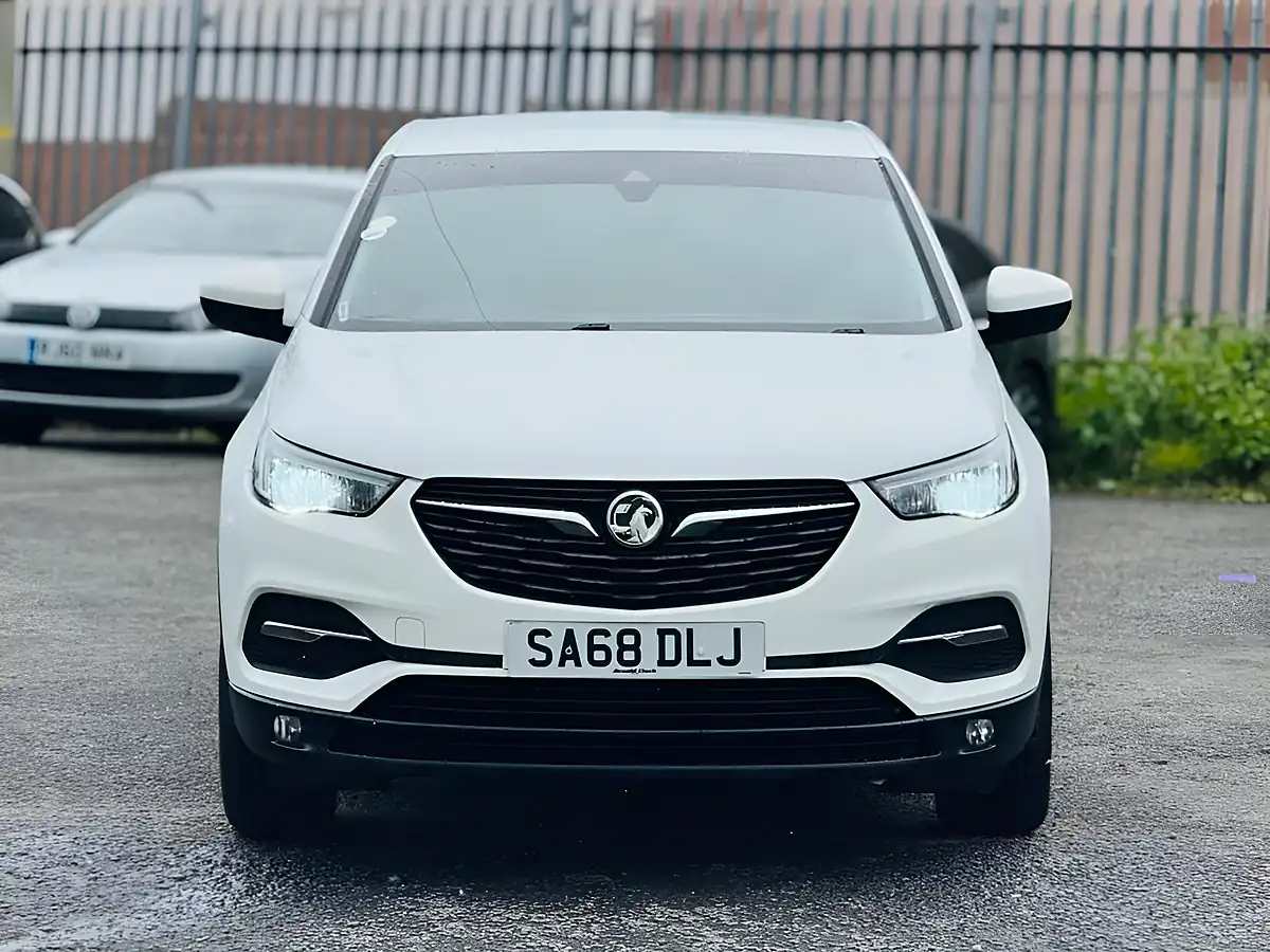 Used 2018 Vauxhall Grandland X Se White - Interior and Exterior details 5
