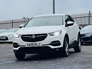 Used 2018 Vauxhall Grandland X Se White - Interior and Exterior details 7
