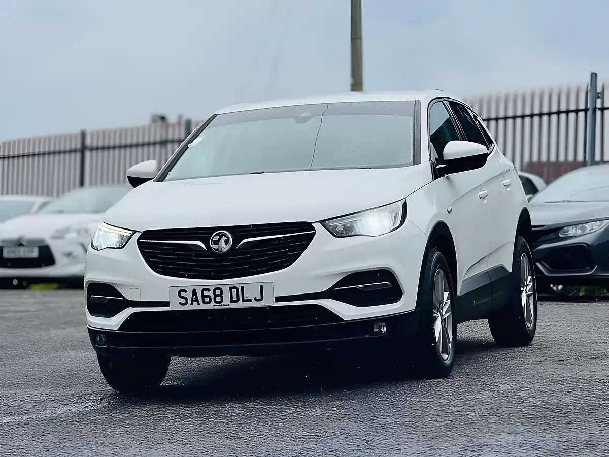 Used 2018 Vauxhall Grandland X Se White - Interior and Exterior details 7
