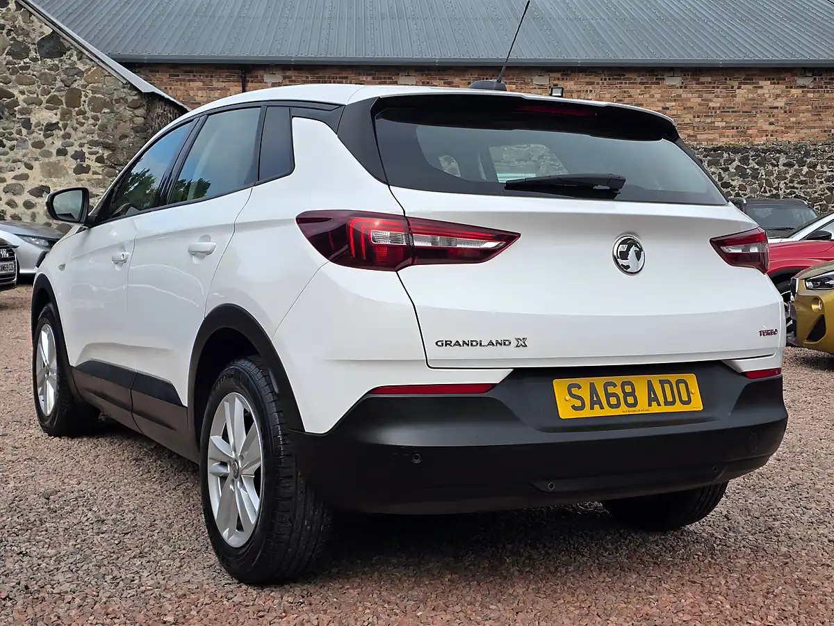 Used 2018 Vauxhall Grandland X Se White - Interior and Exterior details 15