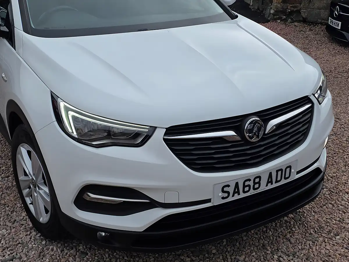 Used 2018 Vauxhall Grandland X Se White - Interior and Exterior details 2