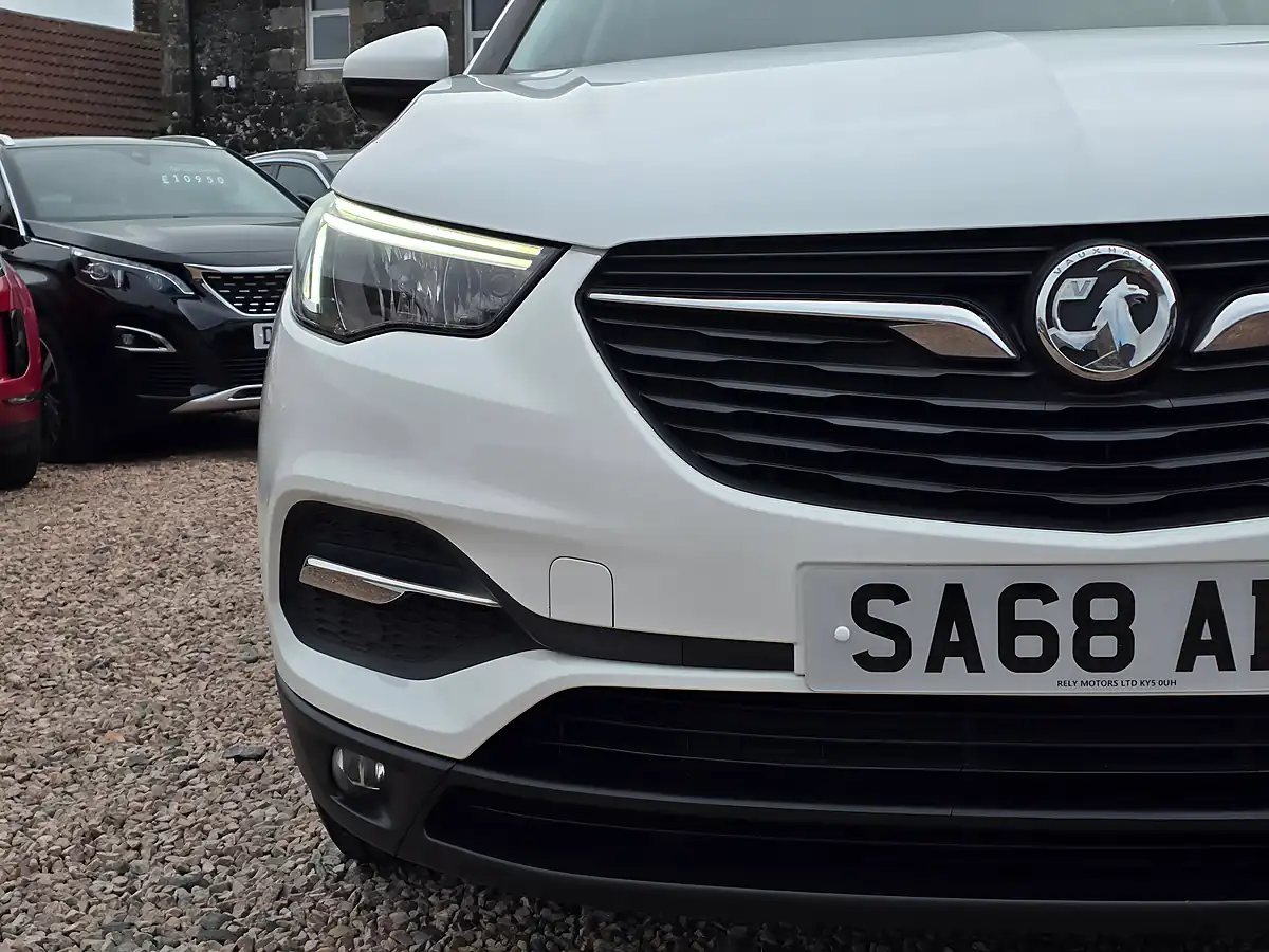 Used 2018 Vauxhall Grandland X Se White - Interior and Exterior details 4