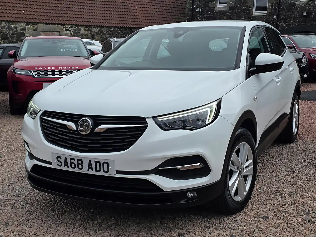 Used 2018 Vauxhall Grandland X Se White - Interior and Exterior details 5