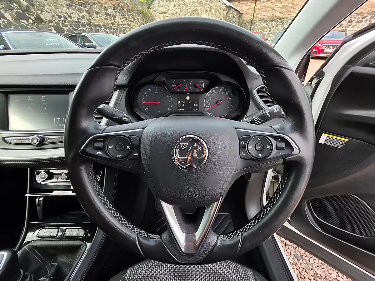 Used 2018 Vauxhall Grandland X Se White - Interior and Exterior details 9