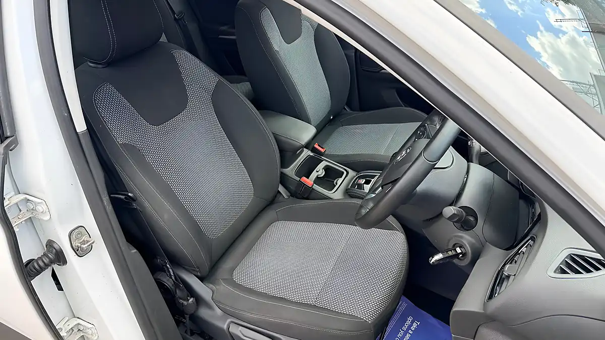 Used 2018 Vauxhall Grandland X Se White - Interior and Exterior details 11
