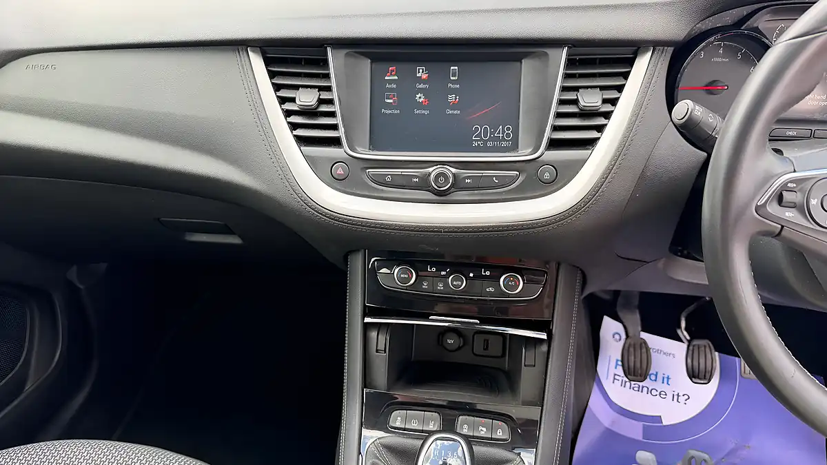Used 2018 Vauxhall Grandland X Se White - Interior and Exterior details 14