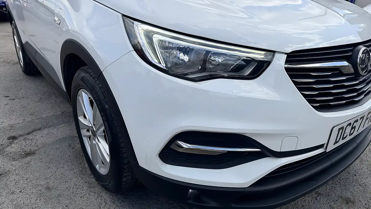 Used 2018 Vauxhall Grandland X Se White - Interior and Exterior details 17