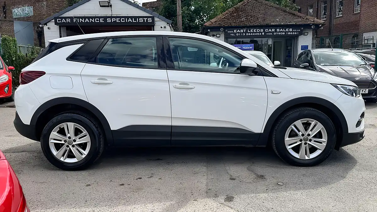 Used 2018 Vauxhall Grandland X Se White - Interior and Exterior details 2