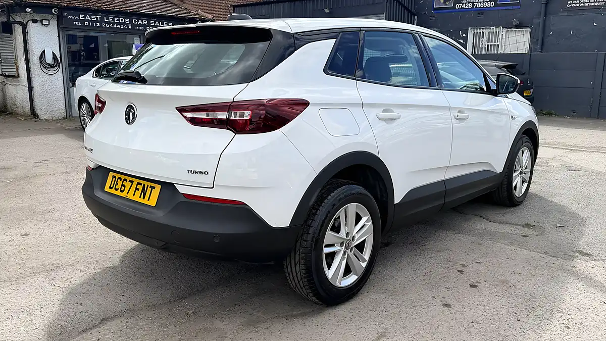 Used 2018 Vauxhall Grandland X Se White - Interior and Exterior details 3