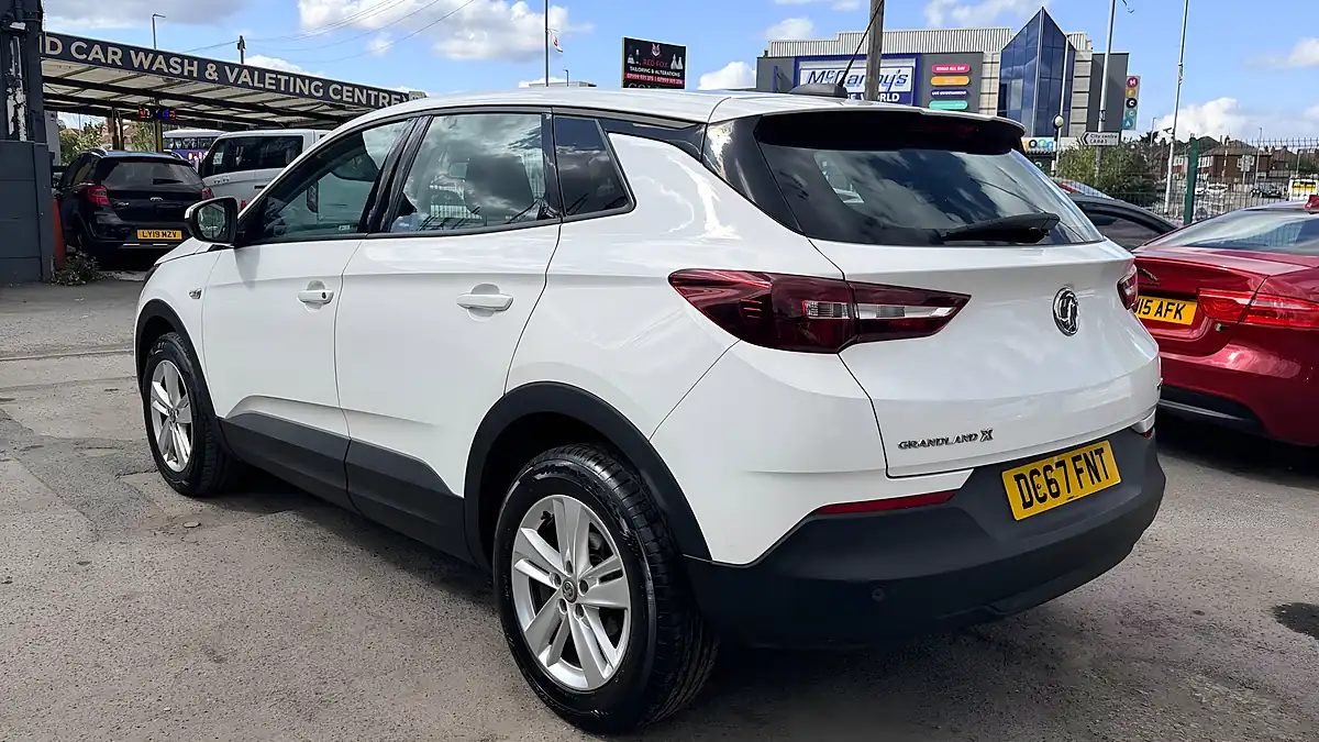 Used 2018 Vauxhall Grandland X Se White - Interior and Exterior details 5