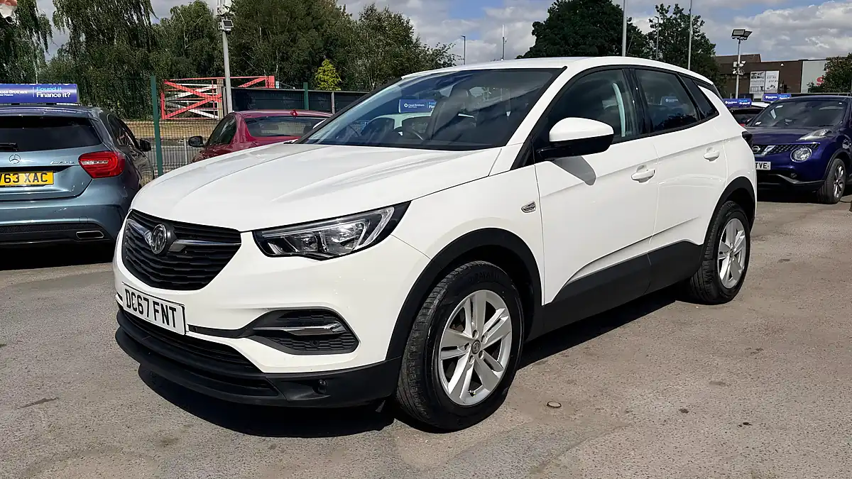 Used 2018 Vauxhall Grandland X Se White - Interior and Exterior details 7