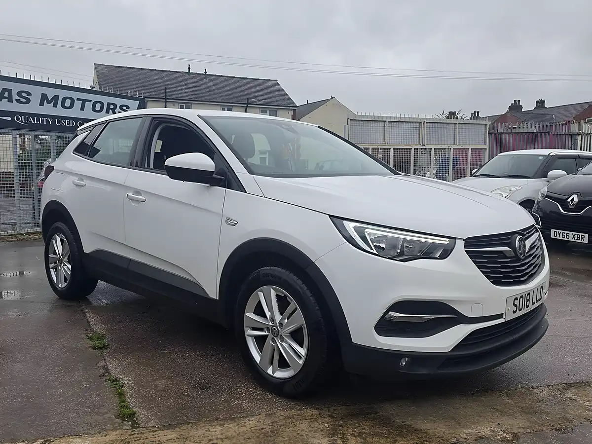 Used 2018 Vauxhall Grandland X Se White - Front View