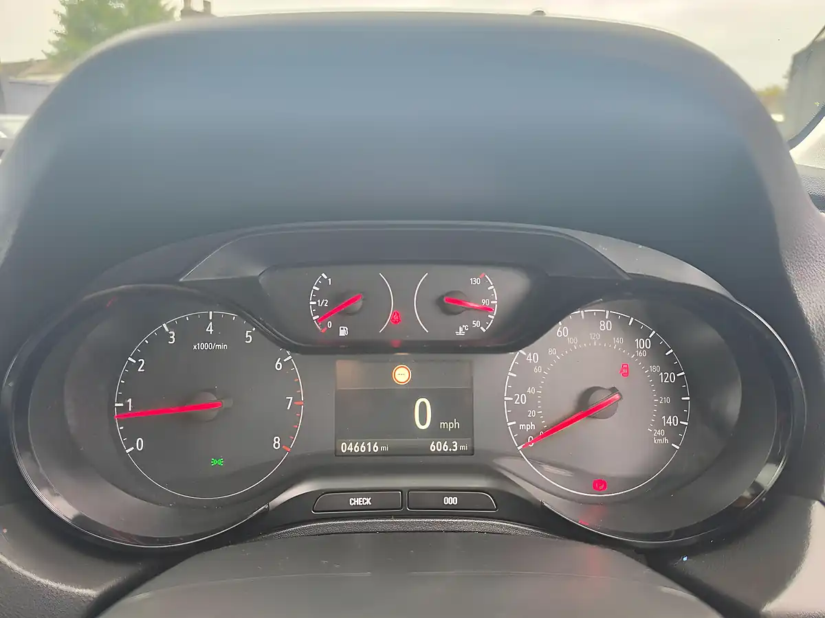 Used 2018 Vauxhall Grandland X Se White - Interior and Exterior details 10