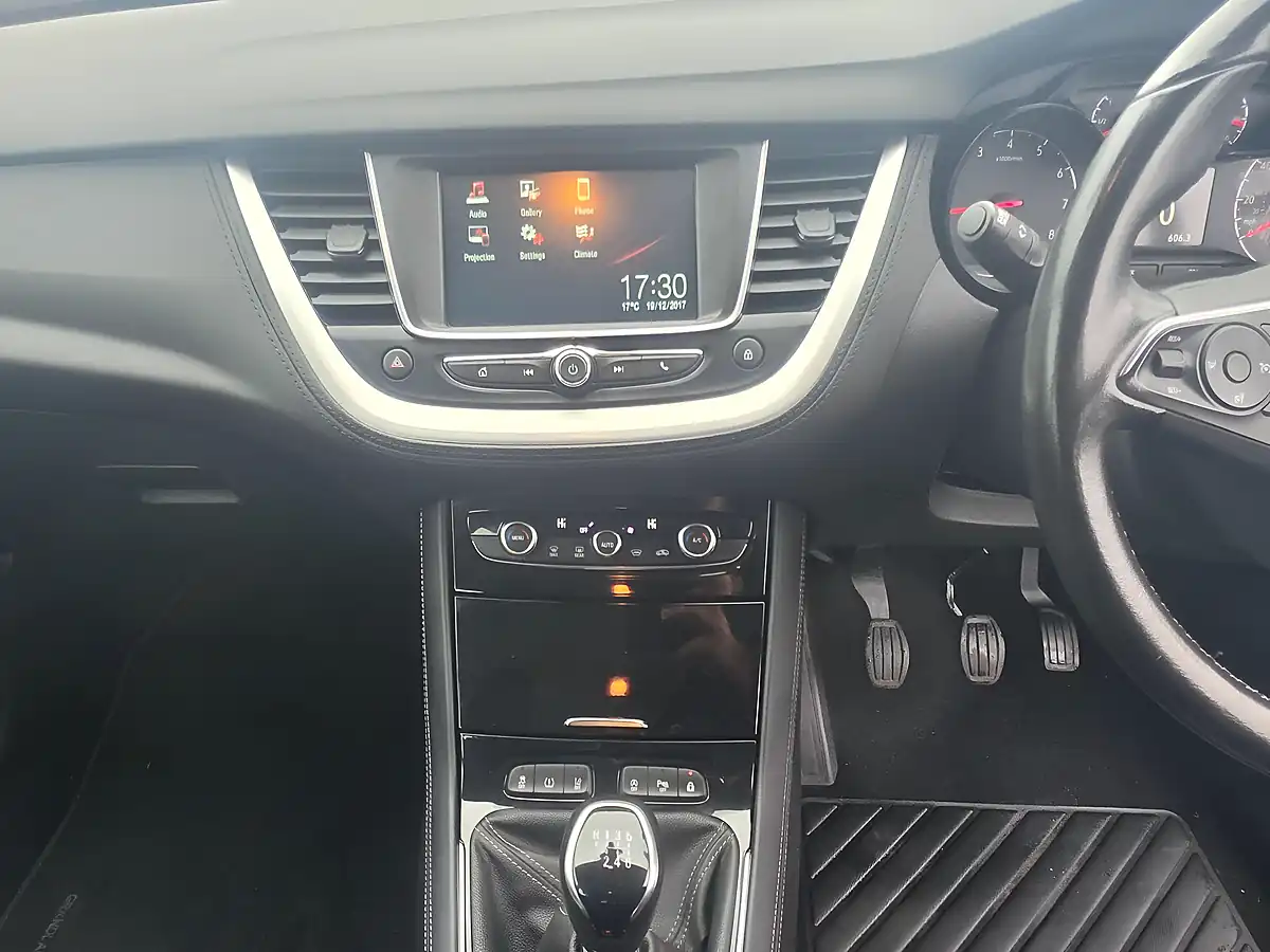 Used 2018 Vauxhall Grandland X Se White - Interior and Exterior details 11