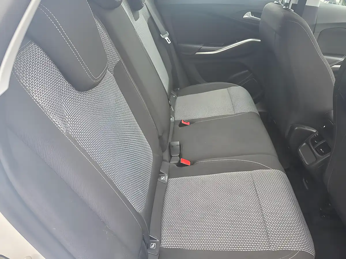 Used 2018 Vauxhall Grandland X Se White - Interior and Exterior details 13