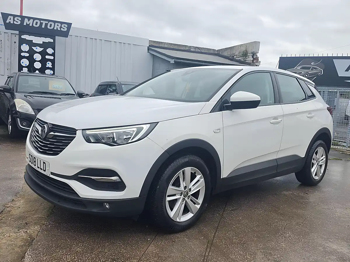 Used 2018 Vauxhall Grandland X Se White - Interior and Exterior details 3