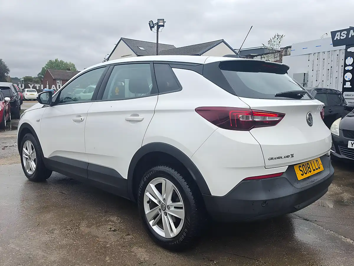 Used 2018 Vauxhall Grandland X Se White - Interior and Exterior details 5