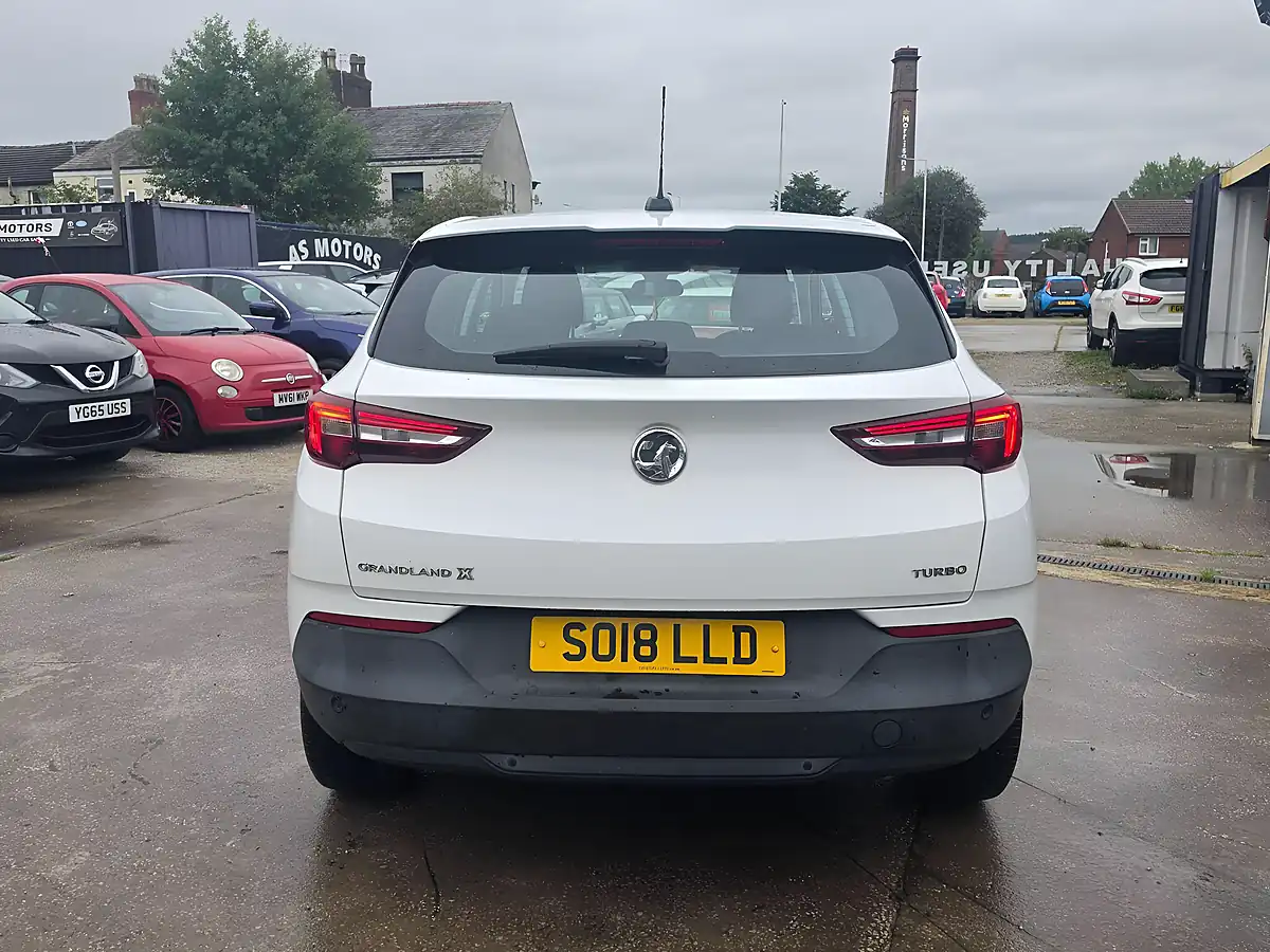 Used 2018 Vauxhall Grandland X Se White - Interior and Exterior details 6