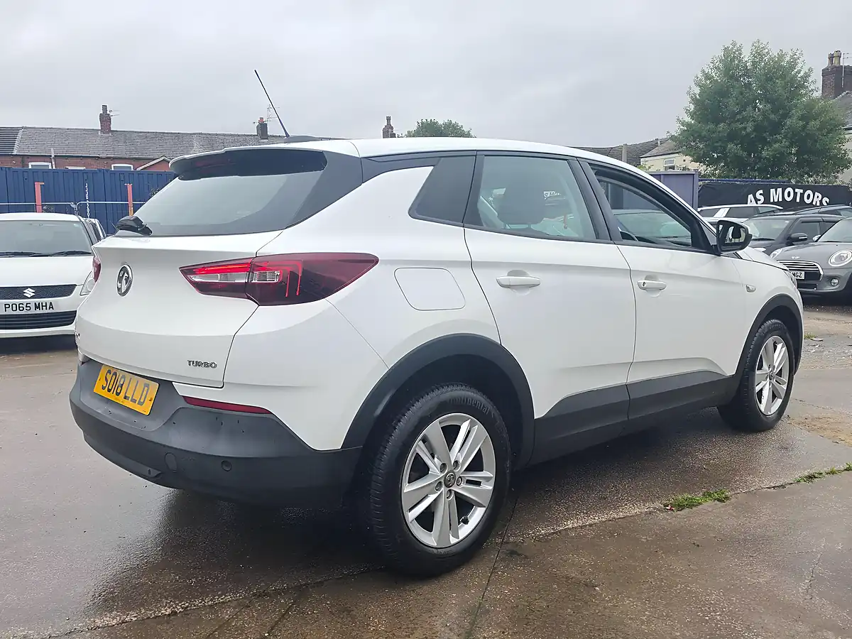 Used 2018 Vauxhall Grandland X Se White - Interior and Exterior details 7