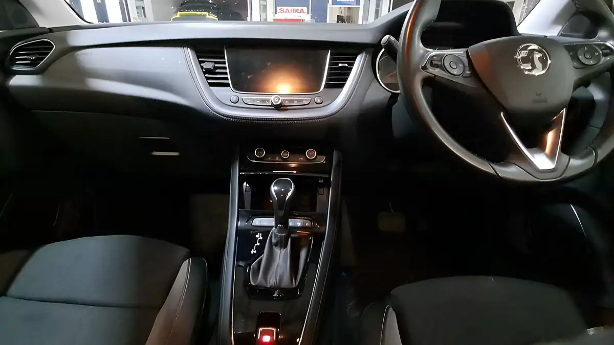 Used 2018 Vauxhall Grandland X Sport Nav Black - Interior and Exterior details 9