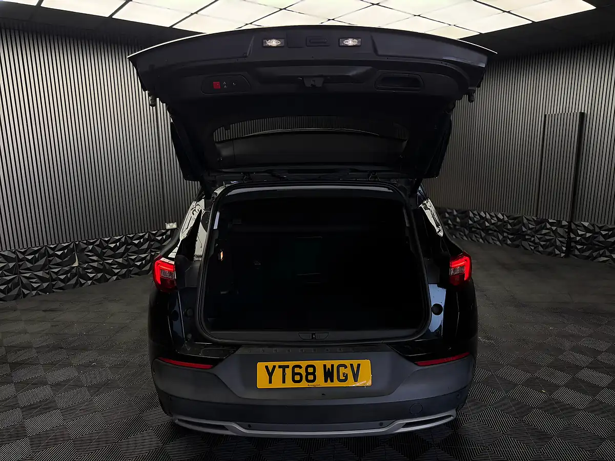 Used 2018 Vauxhall Grandland X Sport Nav Black - Interior and Exterior details 11