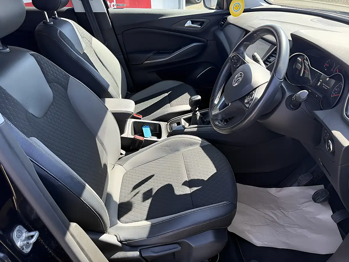 Used 2018 Vauxhall Grandland X Sport Nav Black - Interior and Exterior details 12