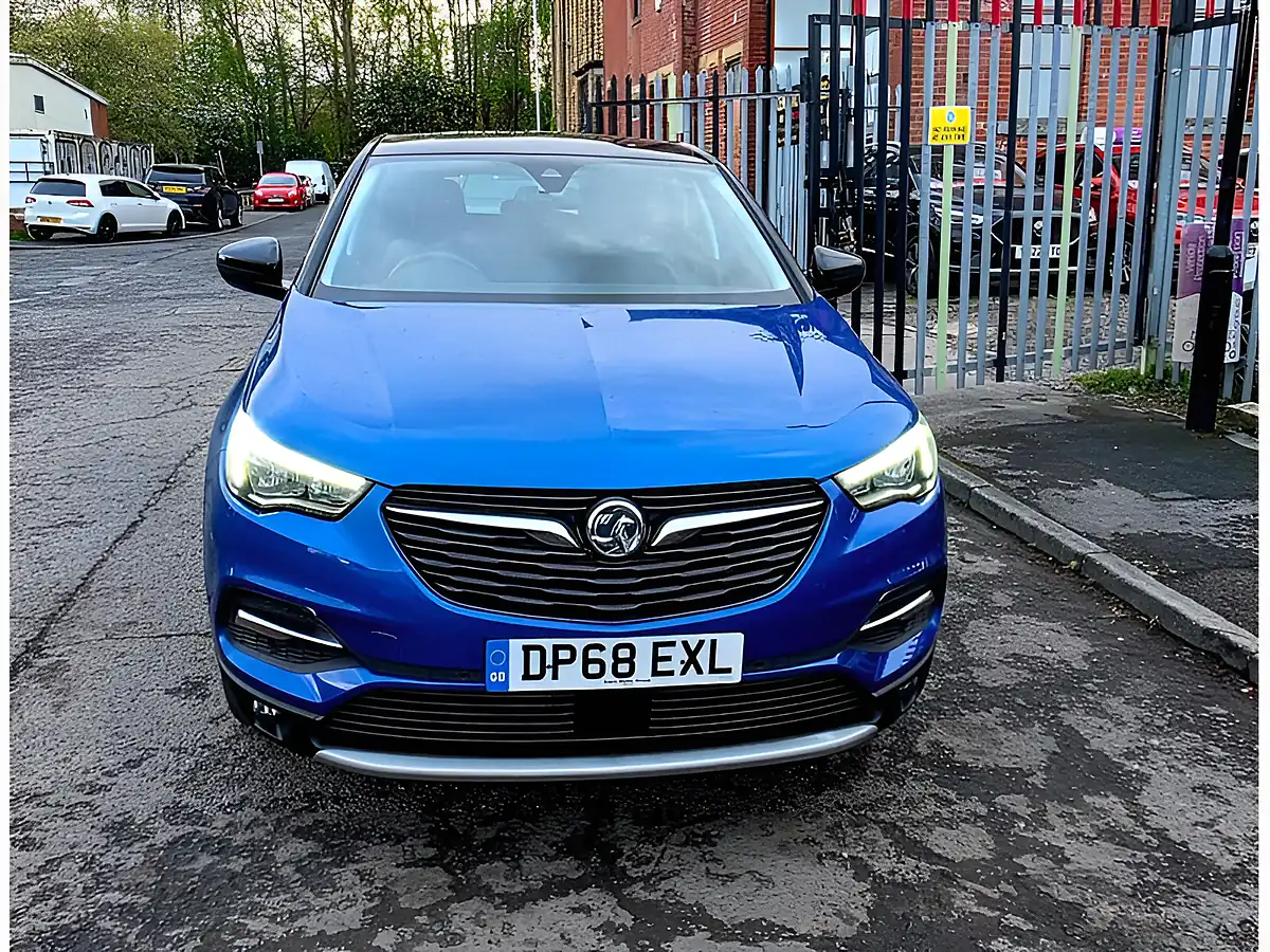 Used 2018 Vauxhall Grandland X Sport Nav Blue - Front View