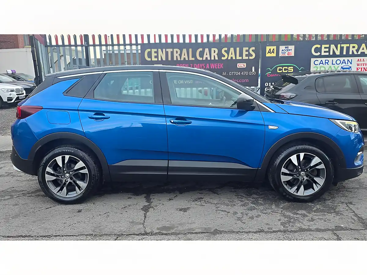 Used 2018 Vauxhall Grandland X Sport Nav Blue - Interior and Exterior details 4