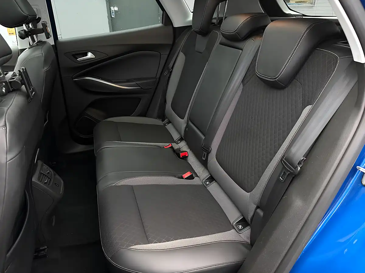Used 2018 Vauxhall Grandland X Sport Nav Blue - Interior and Exterior details 12
