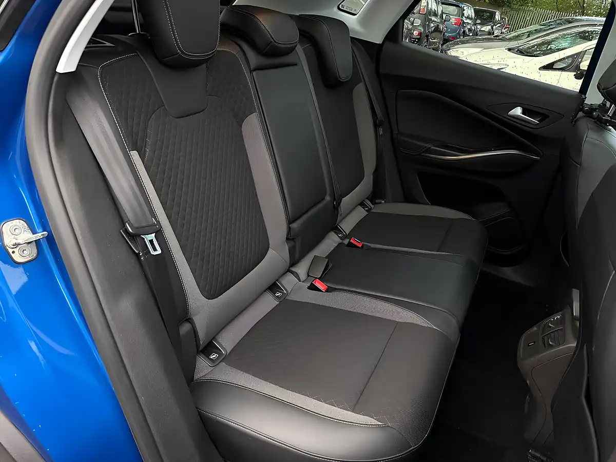 Used 2018 Vauxhall Grandland X Sport Nav Blue - Interior and Exterior details 13