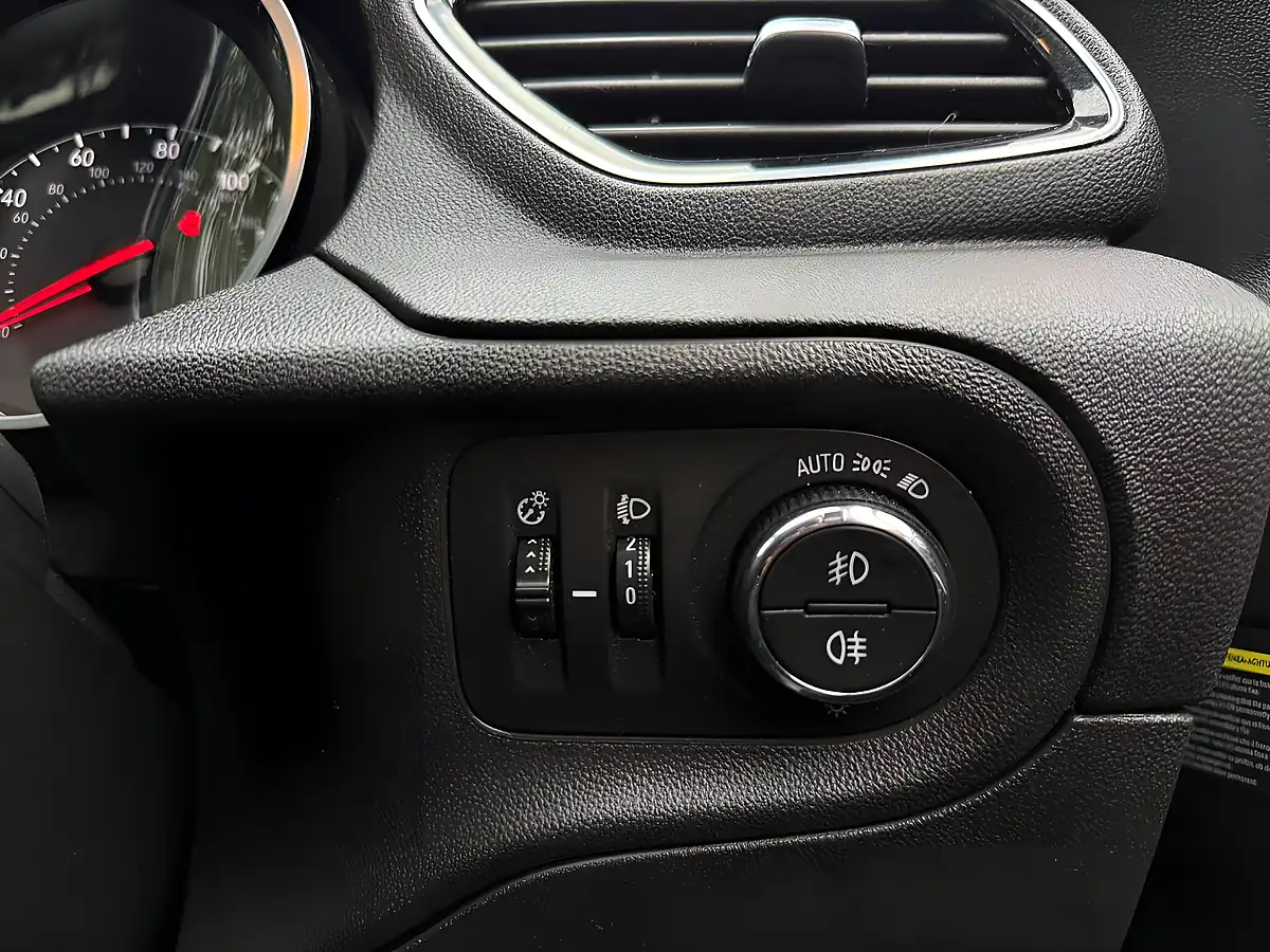 Used 2018 Vauxhall Grandland X Sport Nav Blue - Interior and Exterior details 16