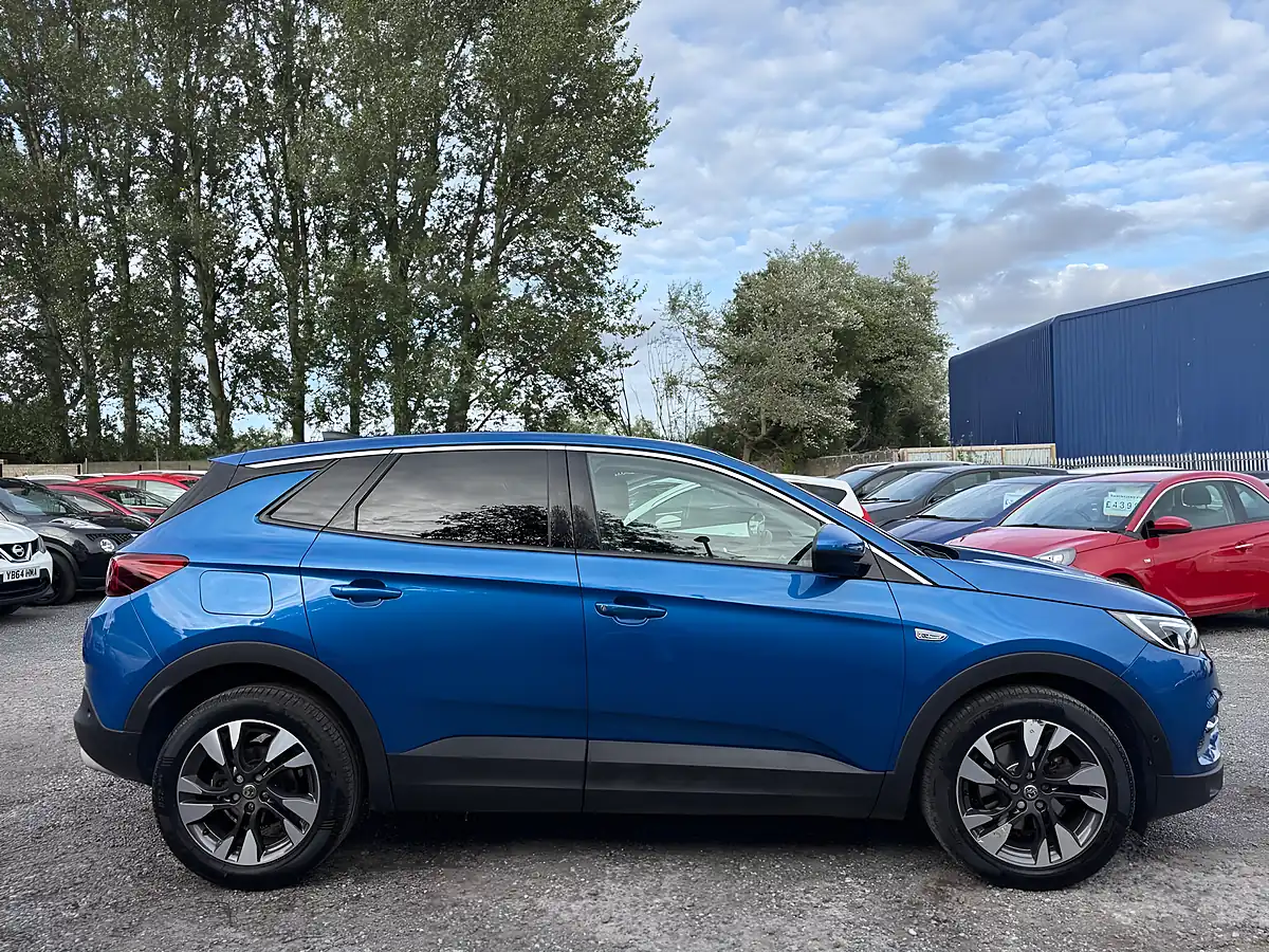 Used 2018 Vauxhall Grandland X Sport Nav Blue - Interior and Exterior details 9