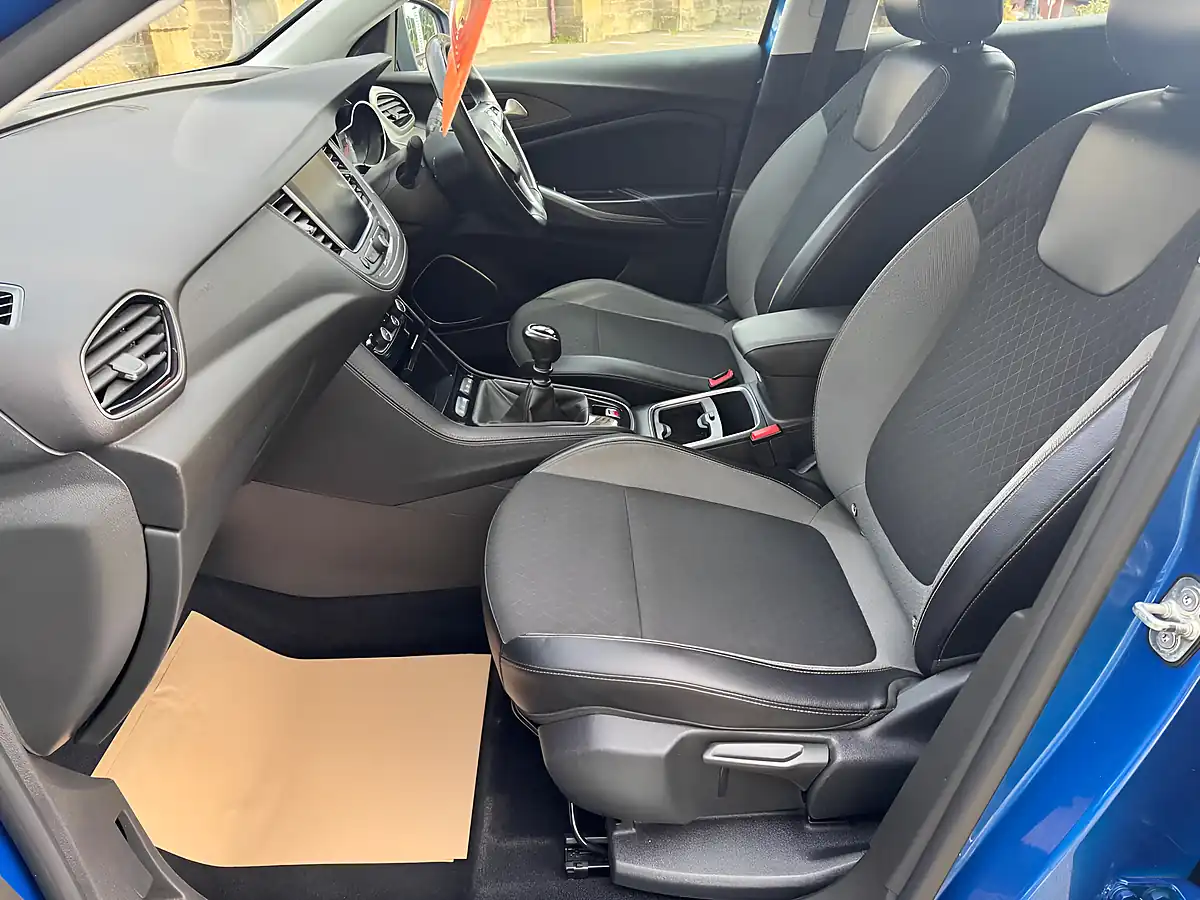 Used 2018 Vauxhall Grandland X Sport Nav Blue - Interior and Exterior details 10
