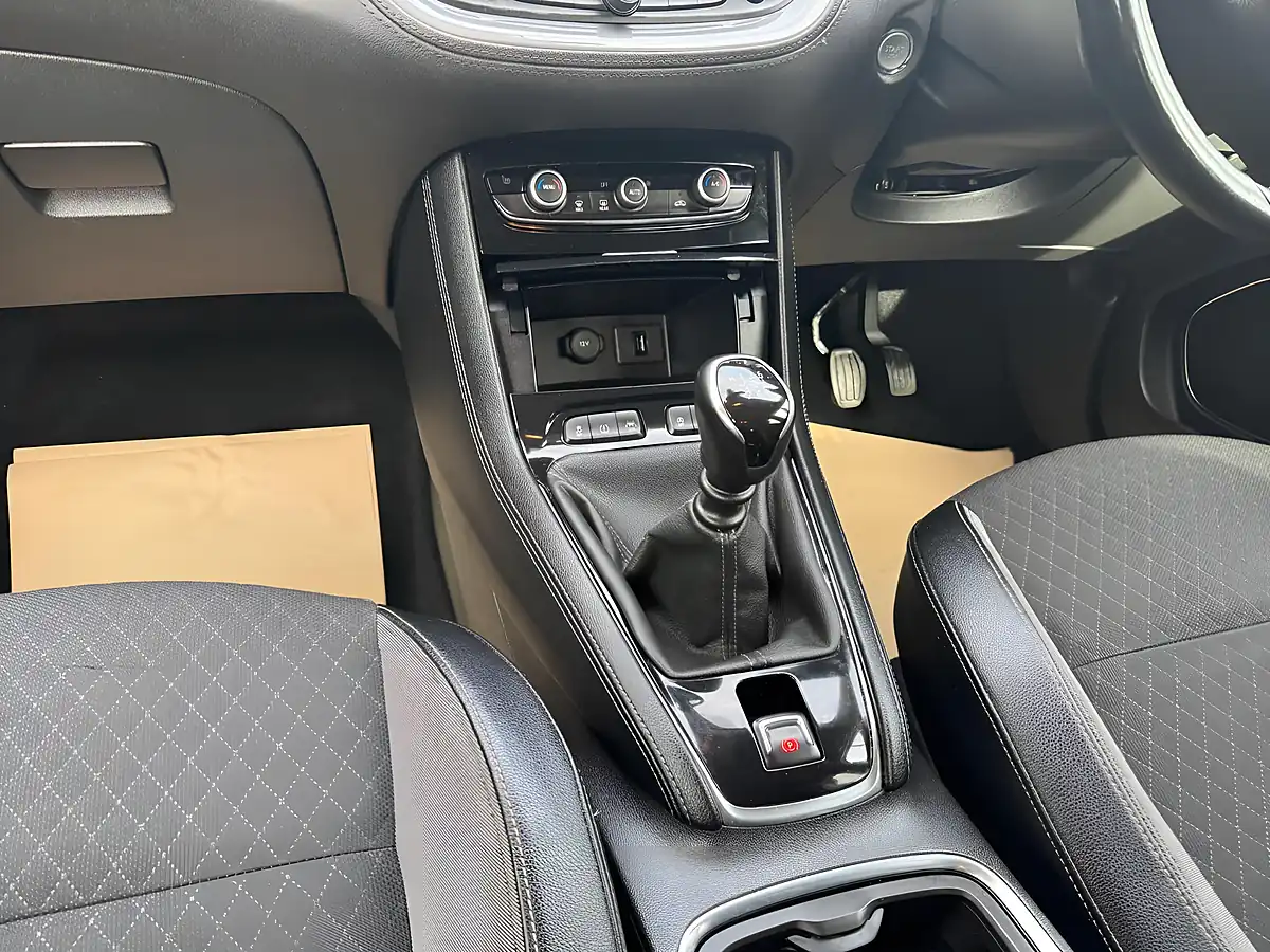 Used 2018 Vauxhall Grandland X Sport Nav Blue - Interior and Exterior details 15