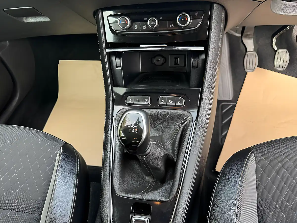 Used 2018 Vauxhall Grandland X Sport Nav Blue - Interior and Exterior details 18