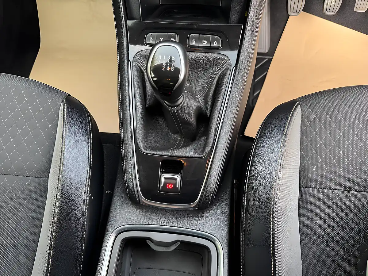 Used 2018 Vauxhall Grandland X Sport Nav Blue - Interior and Exterior details 20