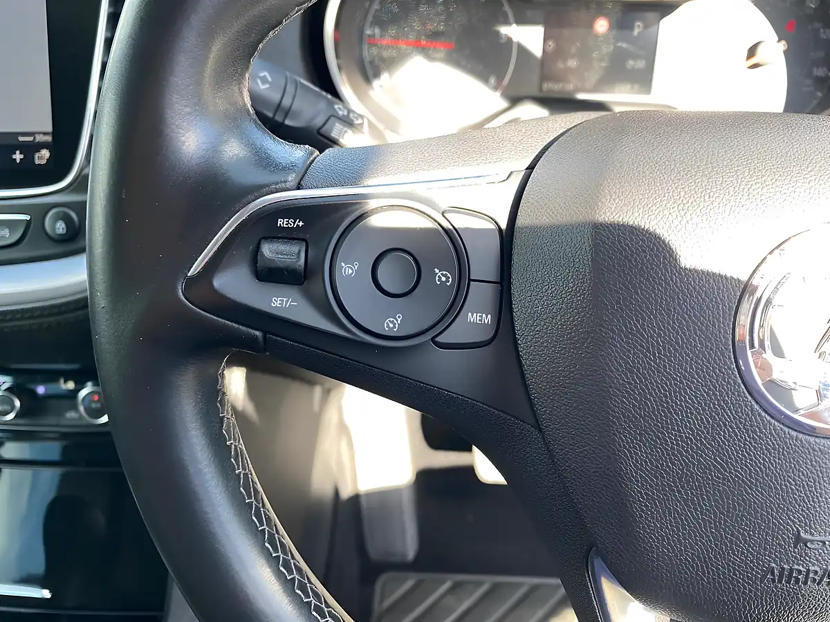 Used 2018 Vauxhall Grandland X Sport Nav Blue - Interior and Exterior details 13
