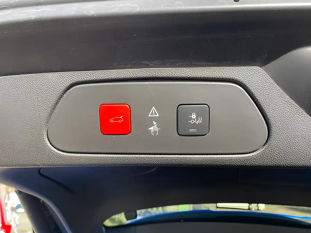 Used 2018 Vauxhall Grandland X Sport Nav Blue - Interior and Exterior details 18